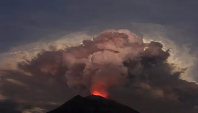 Balis Mount Agung Volcano Spits Ash And 450 Planes Cancelled - Sakshi