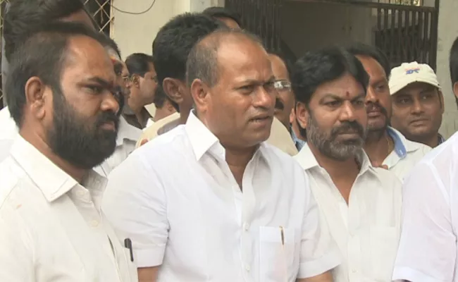 Ration Dealers Association President Criticises Telangana Govt Over The Dealers Strike - Sakshi