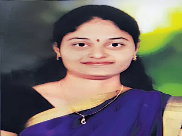 Software employee suicide by jumping from 11th floor building - Sakshi