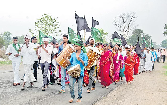 Adivasis Declare Self Governance Hoist Black Flags On Telangana Formation Day - Sakshi