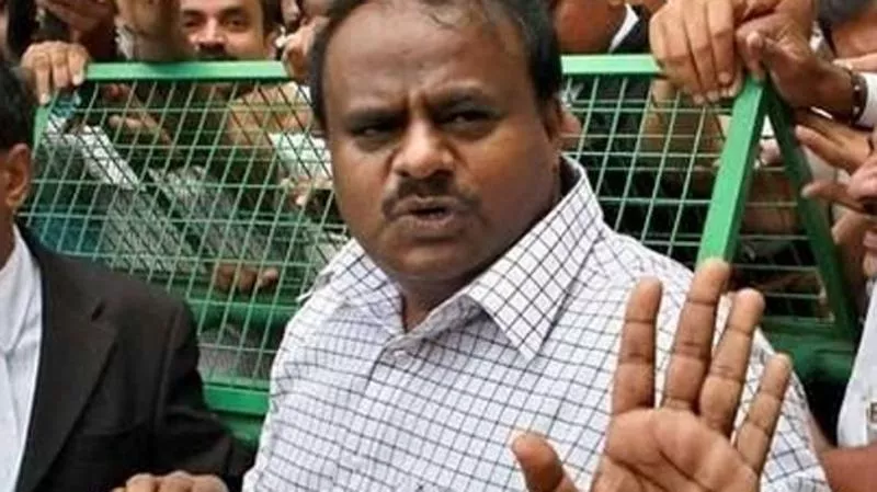 Kumaraswamy Issues Diktats To Govt Officials Over New Car Use Of Mobile Phones - Sakshi