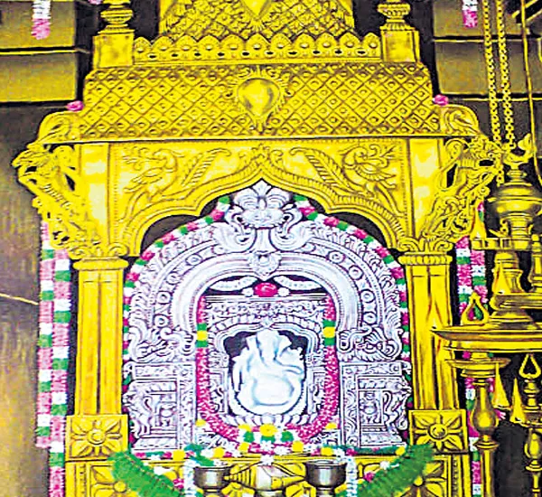 Lord vinayaka statue - Sakshi