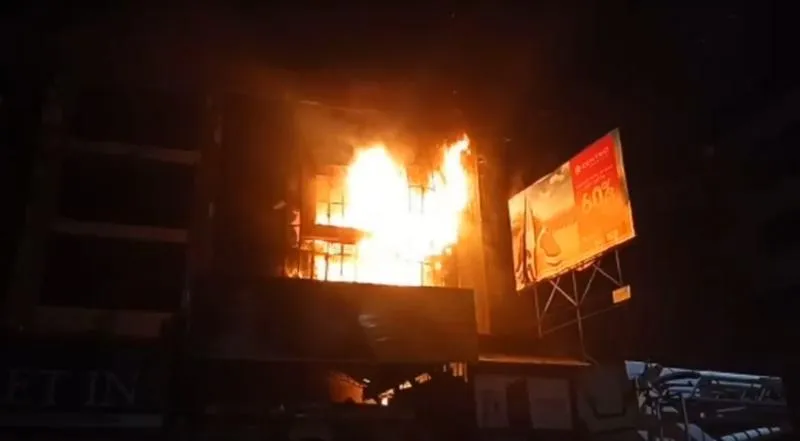 Major Fire Incident In R.S brothers Showroom Abids Hyderabad - Sakshi