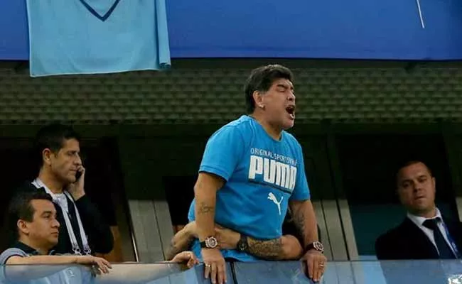 Diego Maradona Angry And Offers Reward Over Death Report - Sakshi