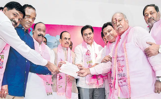 Arya Vysya Leaders Joins Into TRS Party In Hyderabad - Sakshi