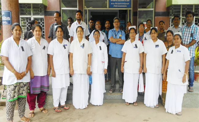 Doctors and Nurse Staff Protest In West Godavari - Sakshi