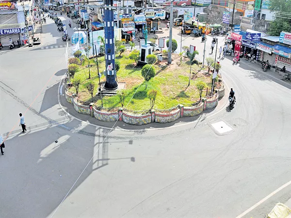 YSR Congress, CPI (M), CPI, Congress and Praja Sangh leaders participated in the bandh - Sakshi