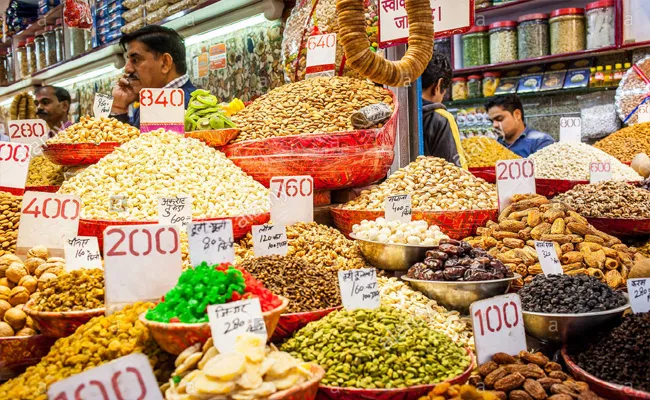 Dry Fruits Business Is In Boom While Ramadan At Begum Bazar Hyderabad - Sakshi