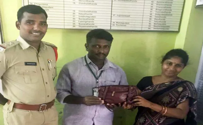 Missing Bag Handed Over To Owner  - Sakshi