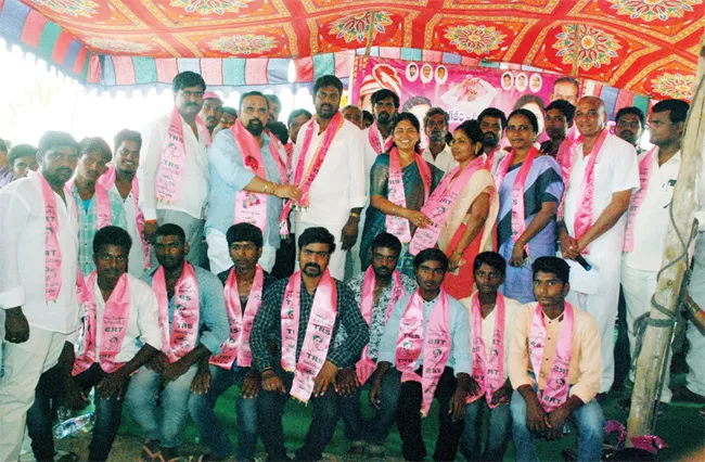 Nalgonda Leaders Join TRS - Sakshi