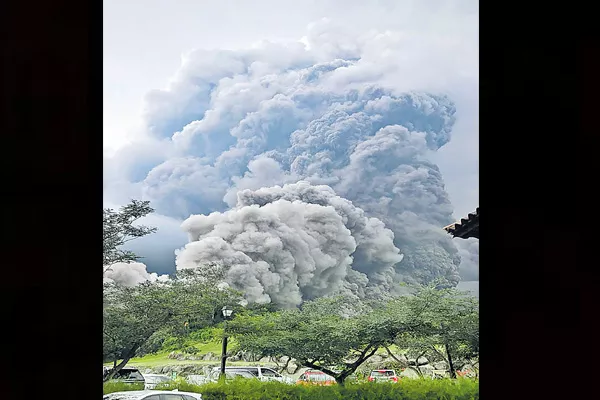 Guatemala volcano eruption kills at least 25 people - Sakshi