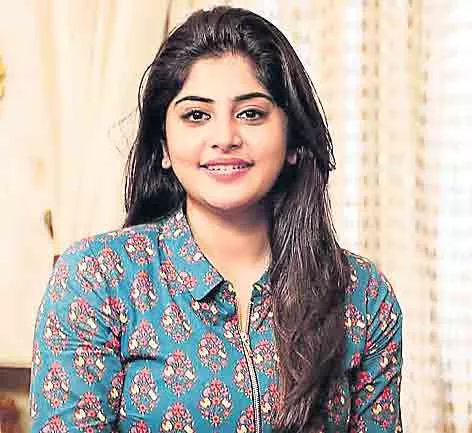 Manjima Mohan to act with Gautham Karthik in Devarattam - Sakshi