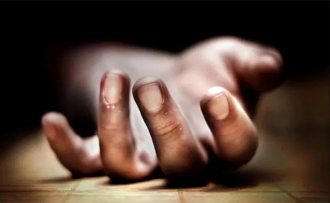 Student commits suicide - Sakshi