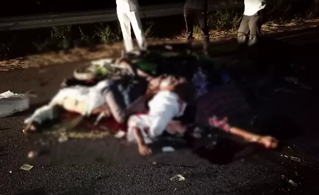 Three Of Family Killed In Jagtial Road Accident - Sakshi