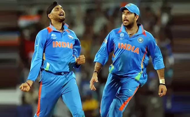 Harbhajan Singh Trolls Yuvraj Singh Tweet  - Sakshi