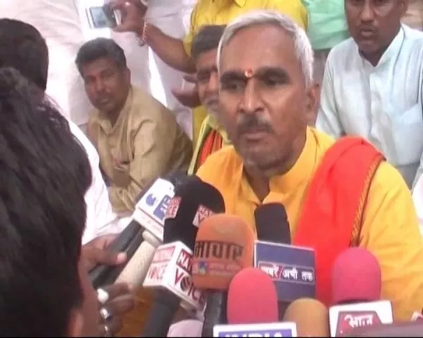 BJP MLA Surendra Singh Says Prostitutes Better Than Government Officials - Sakshi