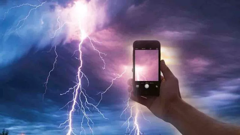 Man Killed After Trying Take Photograph Of Lightening - Sakshi