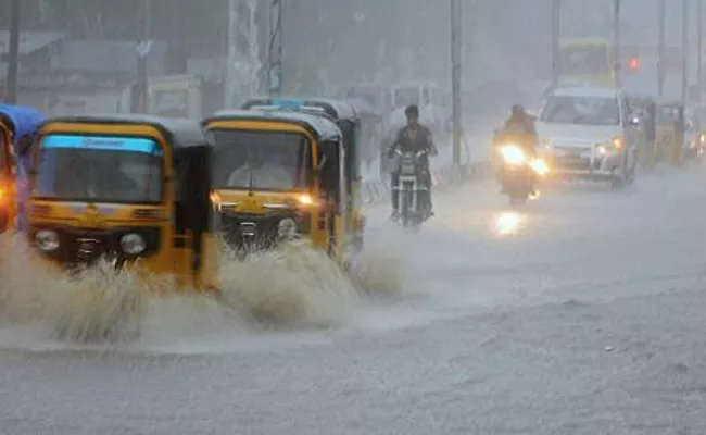 Heavy Rain And Thunderstorm in Telangana - Sakshi