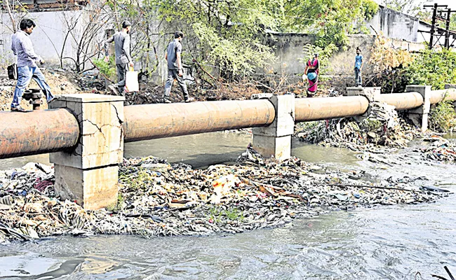 People Crossing Canal Over The Pipe Line At Fathenagar Hyderabad - Sakshi