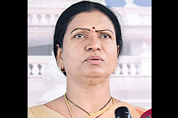 Dk aruna commented over nagam janardan reddy  - Sakshi