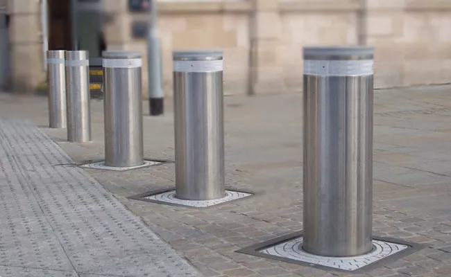 Hydraulic Bollards At Charminar Pedestrianisation Project - Sakshi