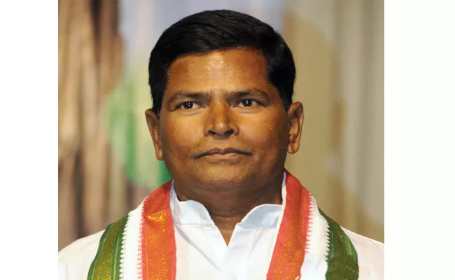 Congress MLA Slams CM KCR Reagarding RTC Employees Issue - Sakshi