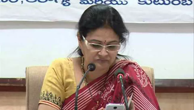 Vijayawada Devadaya Sakha Commissioner YV Anuradha On Case Fail - Sakshi