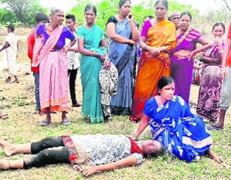 Girl Drowns  Pool Died In Warangal - Sakshi