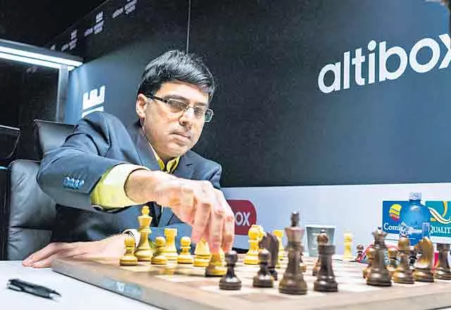  Viswanathan Anand beats Sergey Karjakin in exciting last round - Sakshi