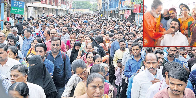 Thousands take 'fish medicine' in Hyderabad - Sakshi