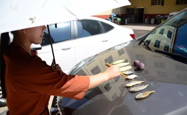 China Woman Cooks Fish On Car Bonnet As Temperature Touches 40 Degrees - Sakshi