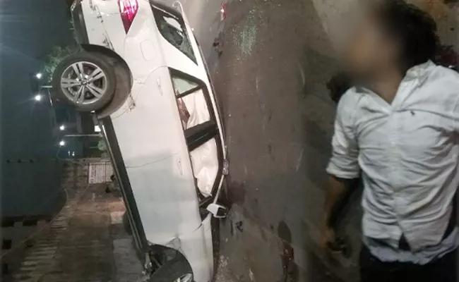 One Person Died In Hyderabad Road Accident - Sakshi