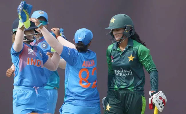 Womens Asia Cup T20, India need 73 to win against Pakistan - Sakshi