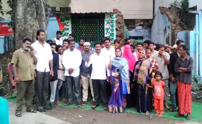 MLA Aids Encroach peerla chavidi place in Vijayawada - Sakshi