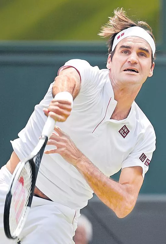  Roger Federer into 16th Wimbledon quarter-final - Sakshi