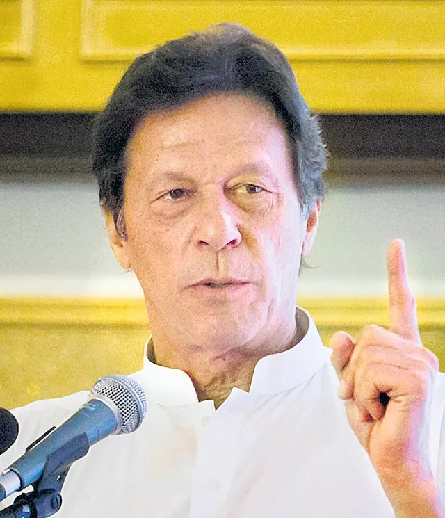 Imran Khan bats for cooperation with India to ensure regional peace - Sakshi