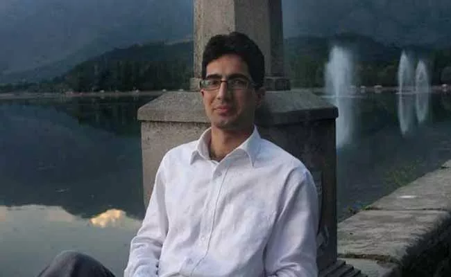 For Rapistan Tweet Kashmir IAS Topper Shah Faesal Faces Centre Wrath - Sakshi