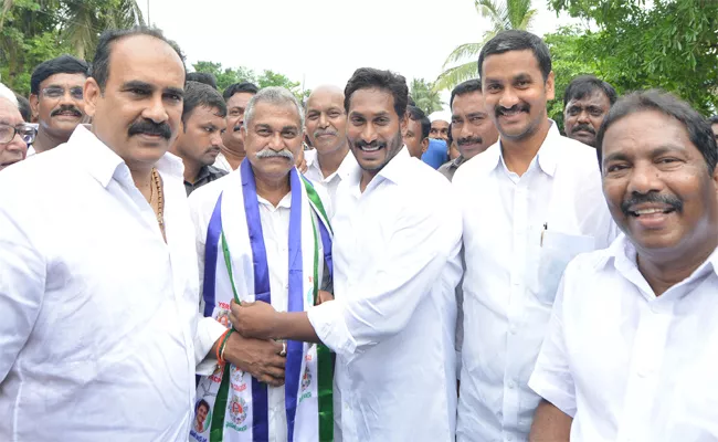 Manugunta Mahender Reddy Joins YSRCP Prakasam - Sakshi