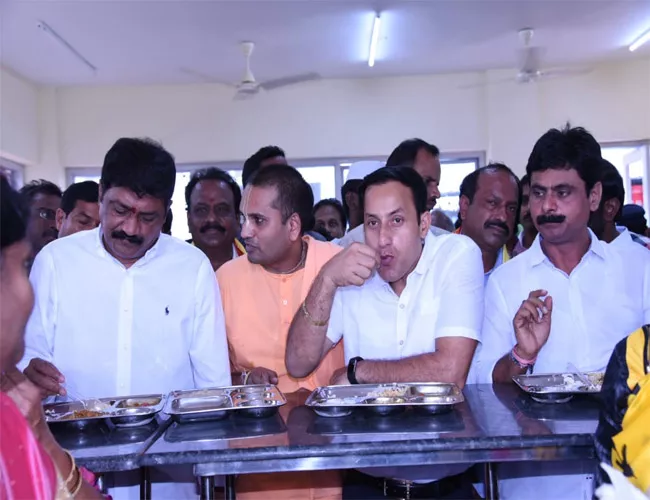 Anna Canteen Opening Ganta Srinivasa Rao In Visakhapatnam - Sakshi