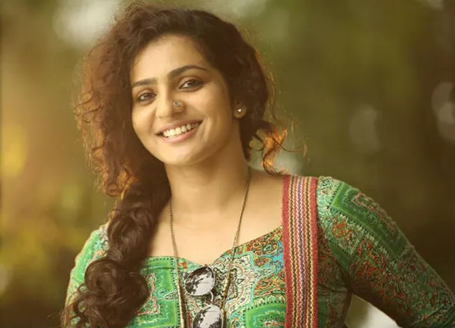 Bangalore Days Actress Parvathi Menon Talk About  Sexual Harassment - Sakshi