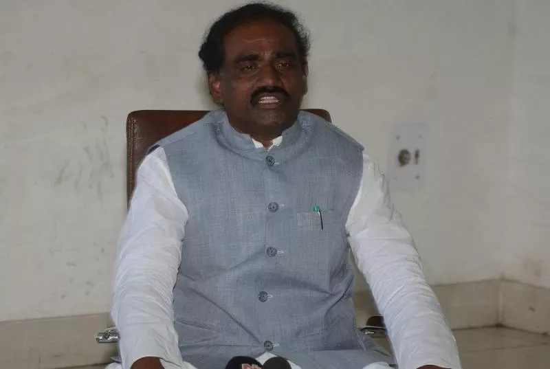 Ravela kishore Babu Deeksha At Guntur Collectorate - Sakshi