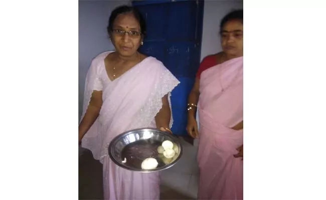 Rotted Eggs In Midday Meals - Sakshi