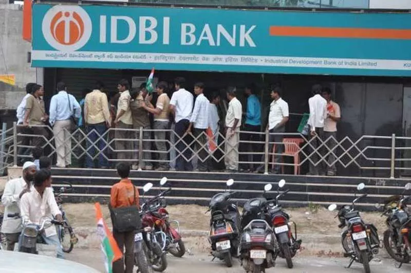 IDBI Bank Officers Threaten 6 Day Strike To Protest Stake Sale To LIC - Sakshi