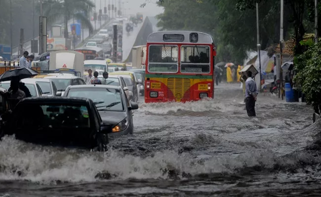 Heavy Rains In Mumbai, Daily Life Affected A Lot - Sakshi