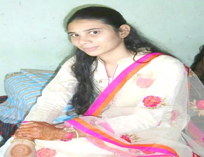 Digree Girl Suicide Karimnagar - Sakshi