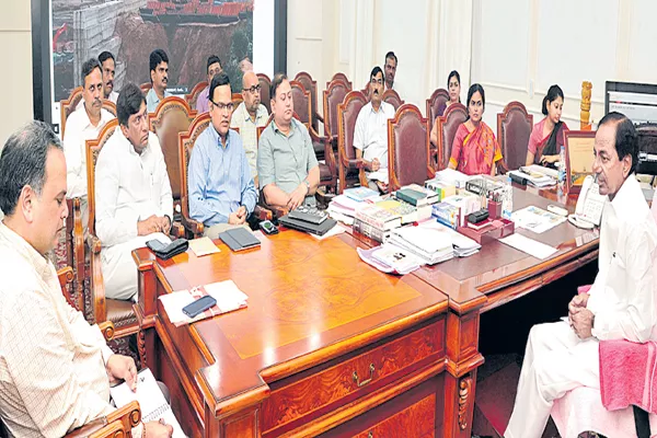 Insurance should be applied to all farmers says CM KCR - Sakshi