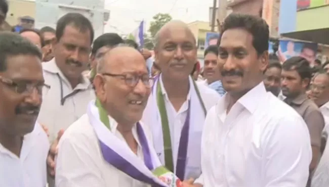 Tetali Rama Reddy Joins In YSRCP During PrajaSankalpaYatra - Sakshi