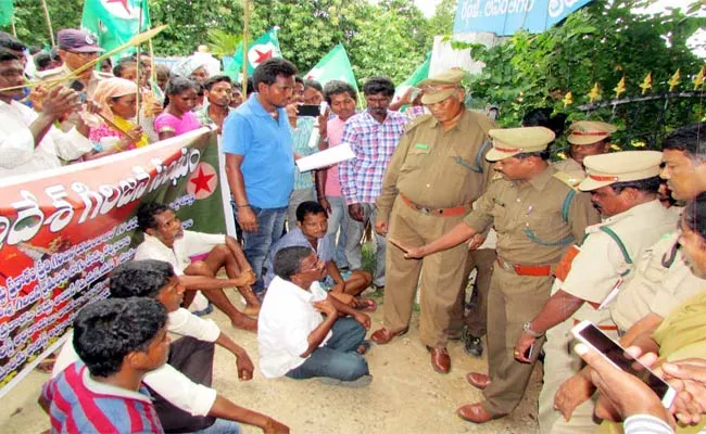 Tribals Protest For Justice In Vizianagaram - Sakshi