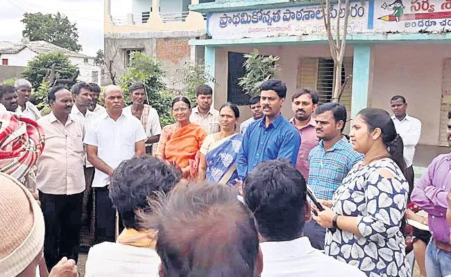 Swachh Bharat State Team Tour In Peelaram - Sakshi