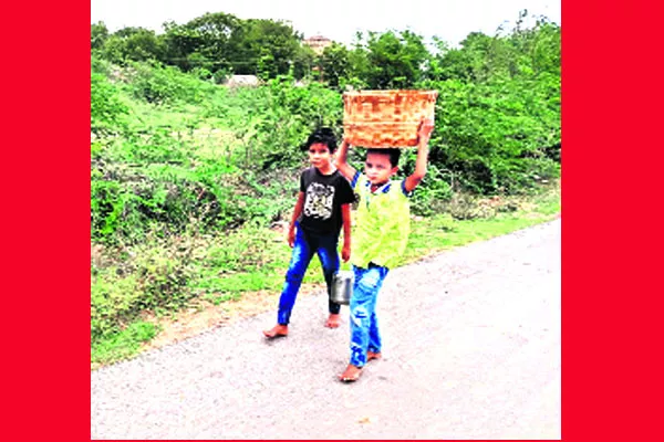 Children Problems on midday meals - Sakshi